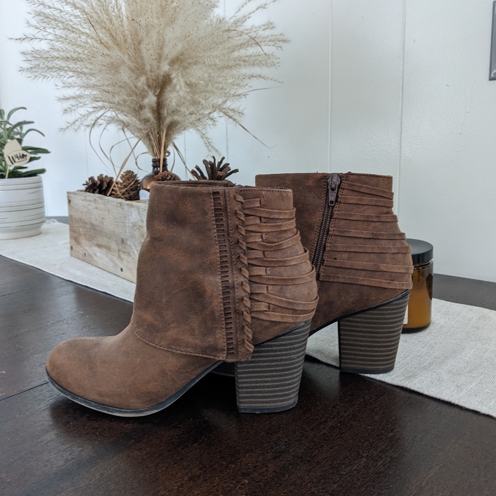 Heeled boots